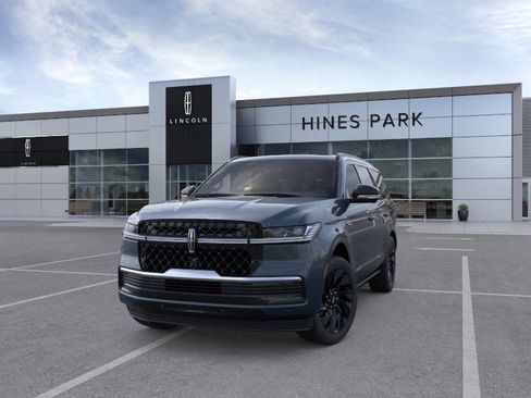 New 2025 Lincoln Navigator Reserve w/ Jet Appearance Package image 2