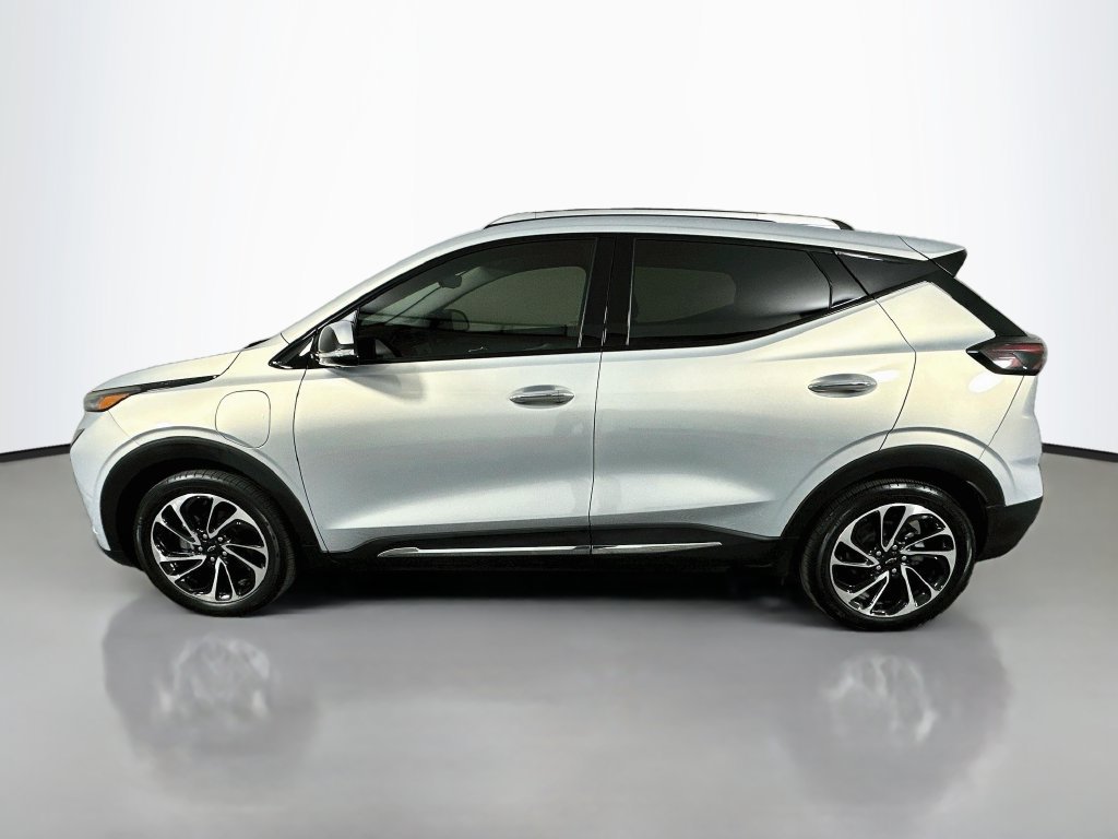 Used 2023 Chevrolet Bolt EUV Premier w/ Sun & Sound Package FWD image 8