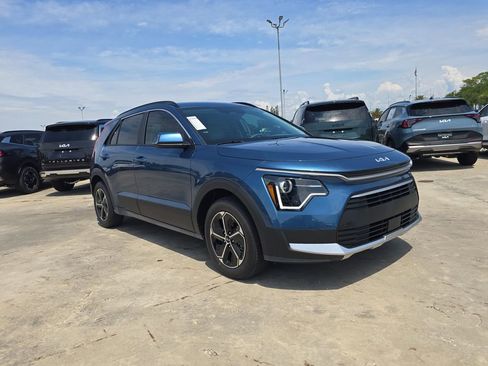 New 2026 Kia Niro EX FWD image 2