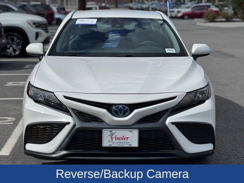Used 2021 Toyota Camry SE image 2