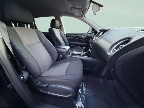 Used 2018 Nissan Pathfinder SV image 15