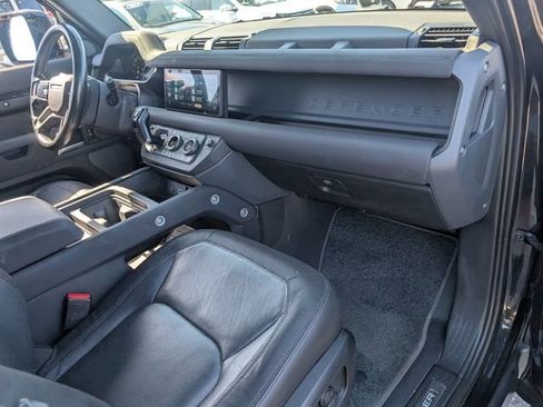 Used 2023 Land Rover Defender 110 X-Dynamic SE image 12