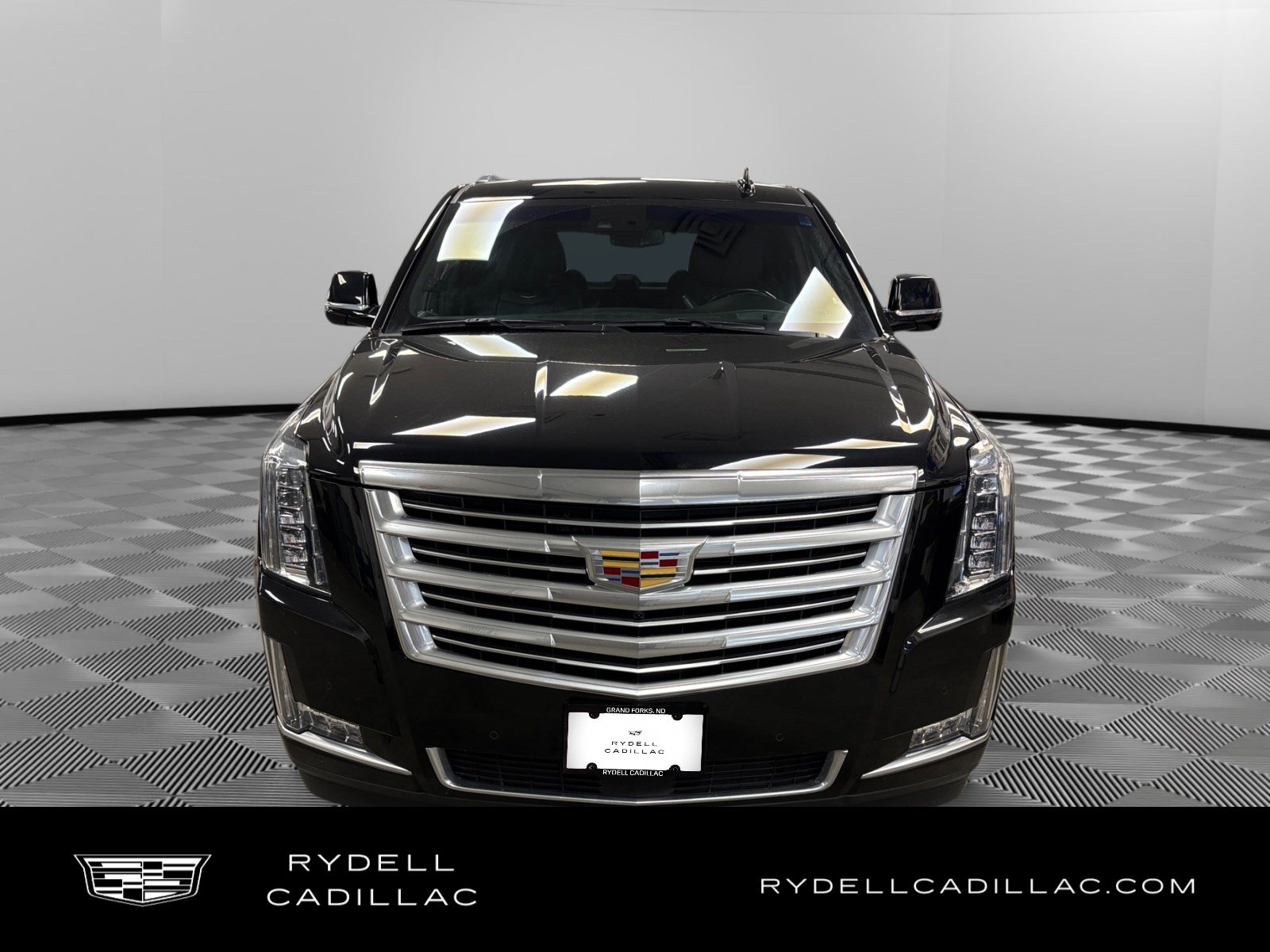 Used 2018 Cadillac Escalade Platinum AWD/4WD image 8