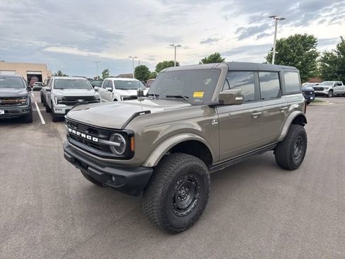 Used 2025 Ford Bronco Outer Banks AWD/4WD image 3