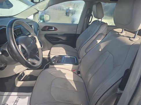 Used 2020 Chrysler Pacifica Limited FWD image 10