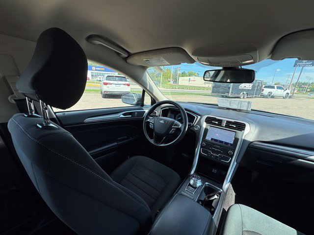Used 2020 Ford Fusion SE FWD image 24