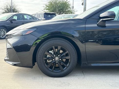 Used 2025 Toyota Camry LE image 5