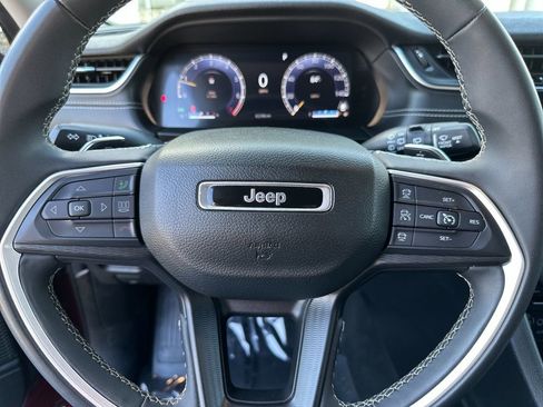 Used 2023 Jeep Grand Cherokee Laredo AWD/4WD image 22