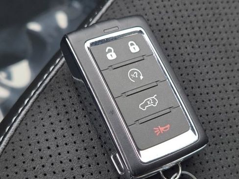 Used 2024 Jeep Grand Cherokee Altitude AWD/4WD image 38