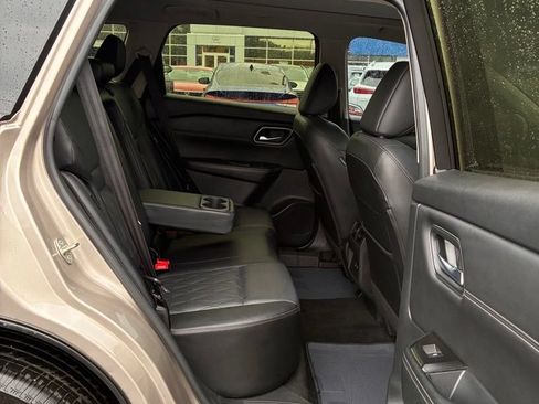 Used 2024 Nissan Rogue Platinum FWD image 22