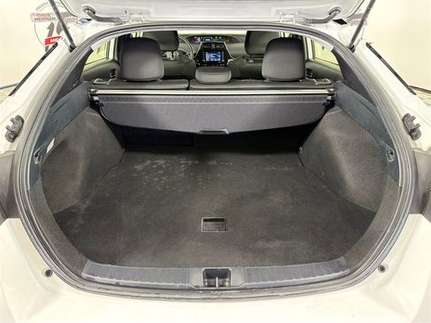 Used 2022 Toyota Prius LE image 18