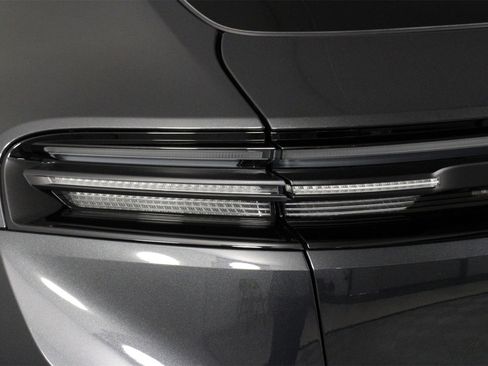 Used 2025 Porsche Macan 4 Electric image 21