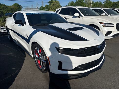 Used 2023 Chevrolet Camaro LT w/ Technology Package image 4