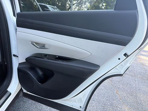 Used 2025 Hyundai Tucson Limited FWD image 16