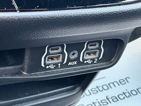 Used 2025 Chrysler Pacifica Select FWD image 29