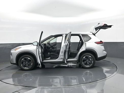 Used 2024 Nissan Rogue SV AWD/4WD image 30