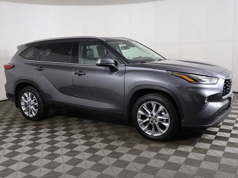 Used 2022 Toyota Highlander Limited image 18