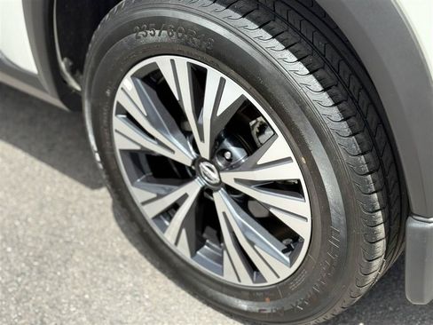 Used 2021 Nissan Rogue SV AWD/4WD image 13
