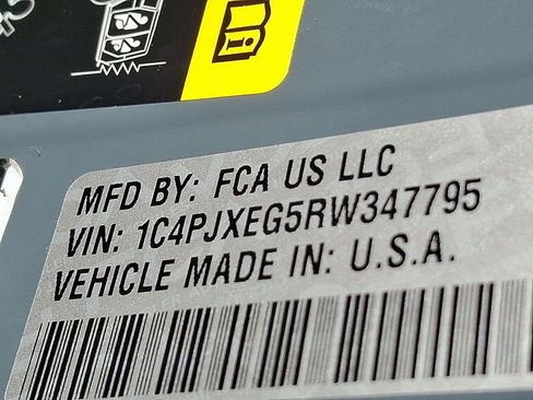 Used 2024 Jeep Wrangler Unlimited Sahara w/ Technology Group image 28