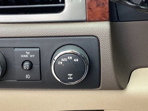 Used 2012 Chevrolet Suburban LTZ AWD/4WD image 37