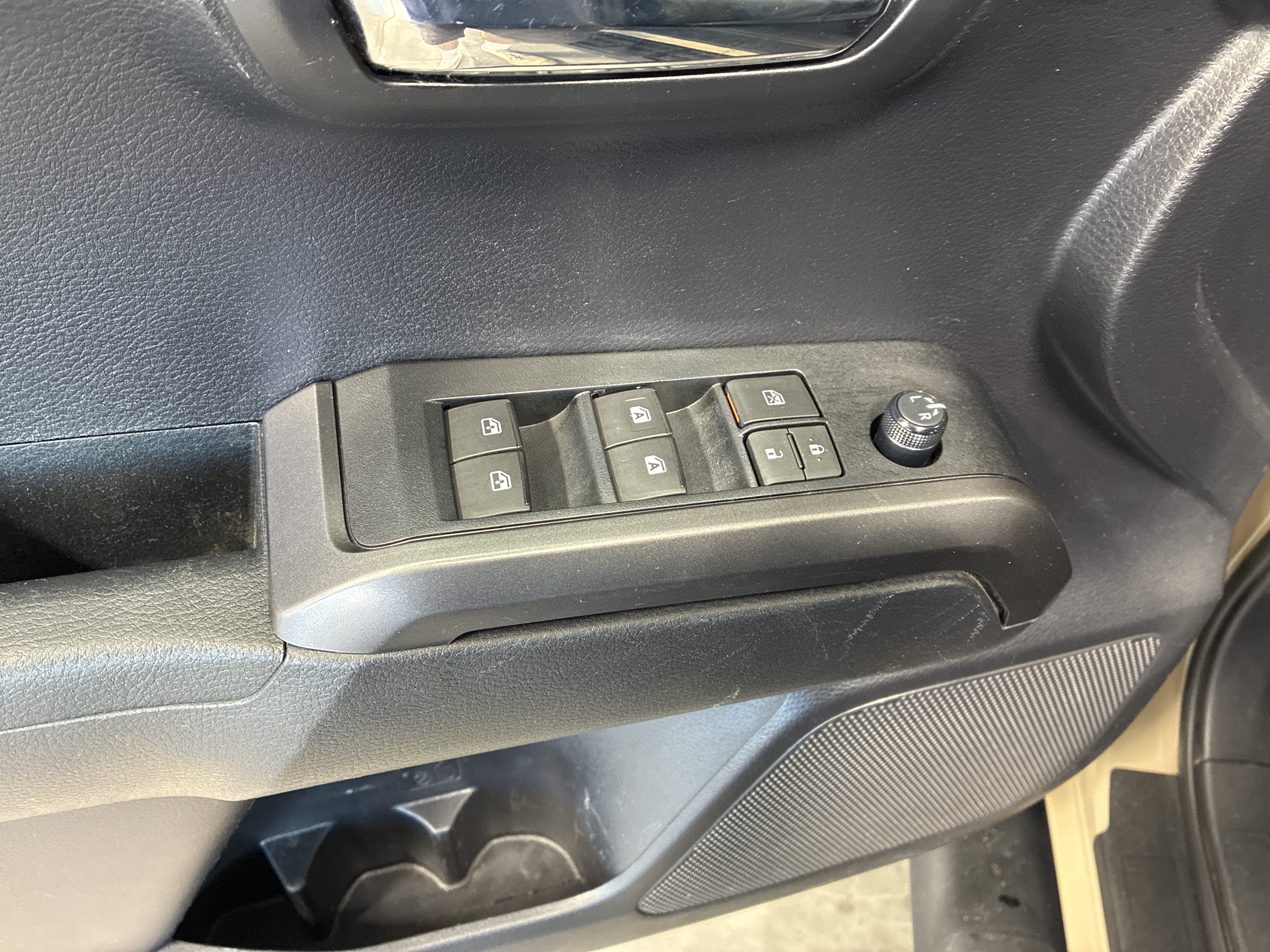 Used 2020 Toyota Tacoma TRD Off-Road w/ Technology Package AWD/4WD image 16