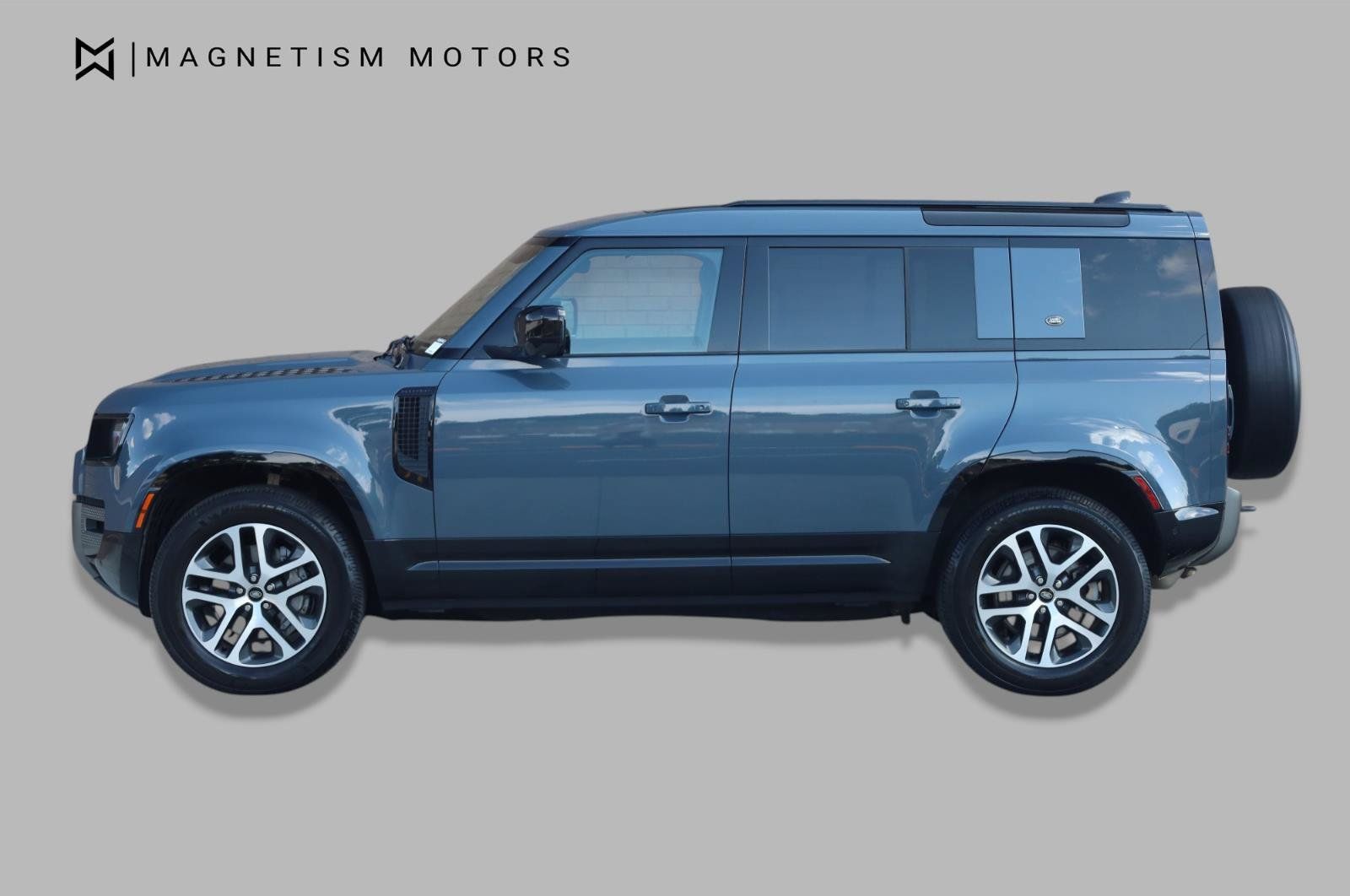 Used 2022 Land Rover Defender 110 X-Dynamic HSE AWD/4WD image 3