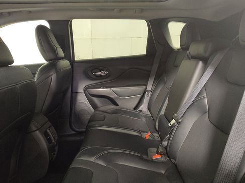 Used 2022 Jeep Cherokee Limited AWD/4WD image 18