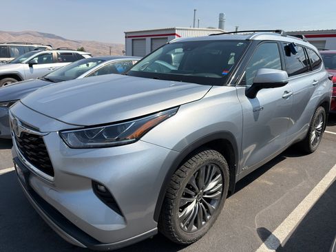 Used 2021 Toyota Highlander Platinum AWD/4WD image 8