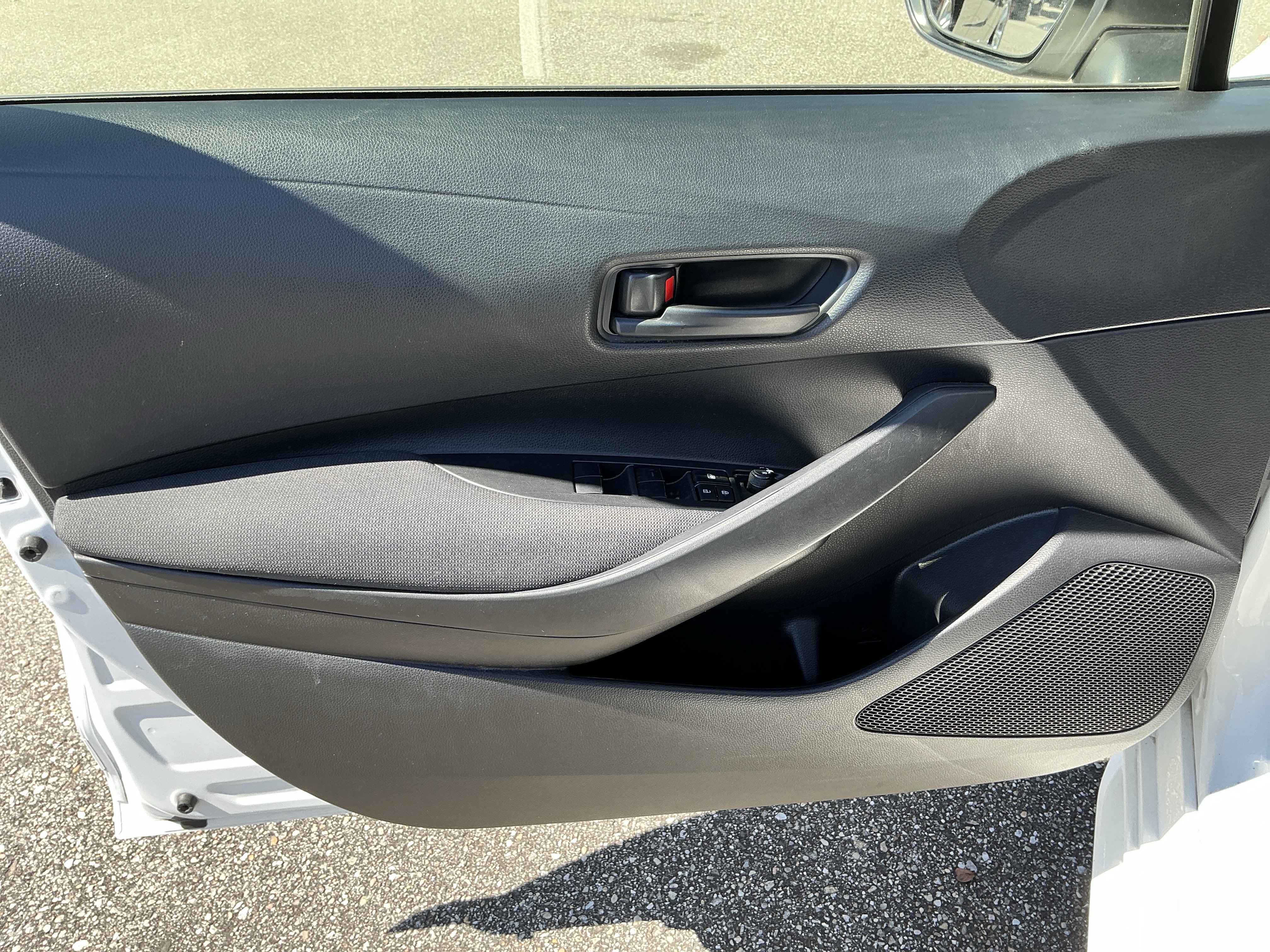 Used 2022 Toyota Corolla LE FWD image 18