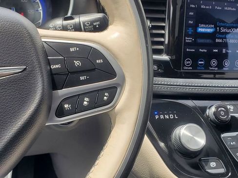 Used 2019 Chrysler Pacifica Limited w/ Tire & Wheel Group FWD image 19