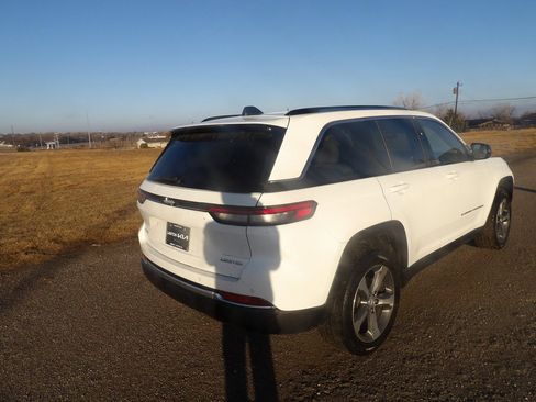 Used 2023 Jeep Grand Cherokee Limited image 6