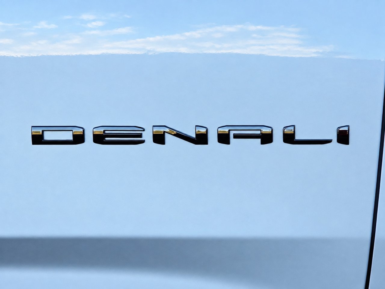 Used 2025 GMC Yukon Denali AWD/4WD image 8