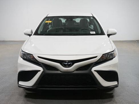 Used 2023 Toyota Camry SE FWD image 2
