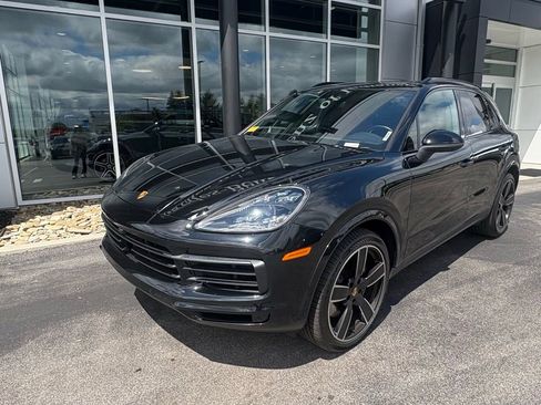 Used 2023 Porsche Cayenne AWD/4WD image 2