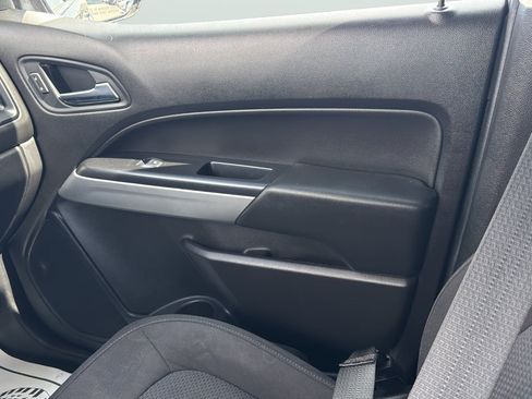 Used 2017 Chevrolet Colorado LT w/ LT Convenience Package RWD image 18