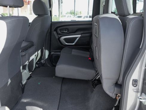 Used 2022 Nissan Titan SV image 33