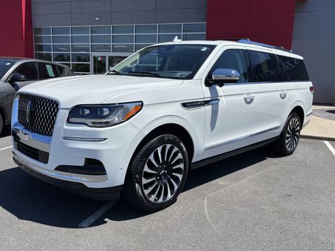 Used 2023 Lincoln Navigator L Black Label AWD/4WD image 3