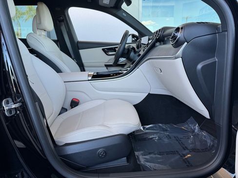 Certified 2025 Mercedes-Benz GLC 300 image 24
