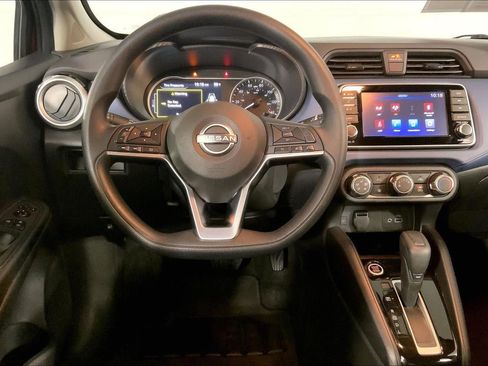 Used 2025 Nissan Versa SV image 5