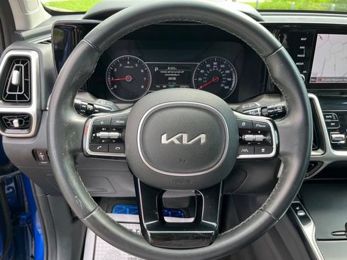 Used 2022 Kia Sorento EX w/ Panoramic Sunroof Package FWD image 17