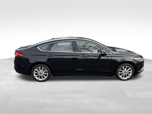 Used 2017 Ford Fusion SE w/ Fusion SE Technology Package image 7