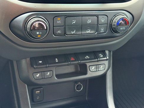 Used 2018 Chevrolet Colorado Z71 w/ Z71 Midnight Edition image 17