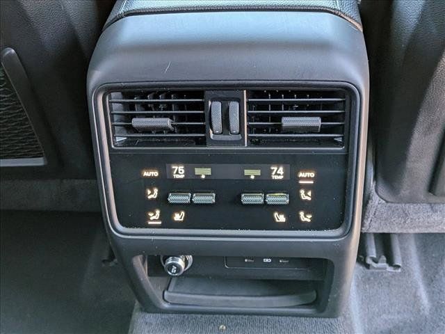 Used 2024 Porsche Cayenne AWD/4WD image 18