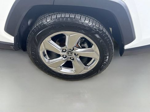 Certified 2021 Toyota RAV4 XLE Premium AWD/4WD image 30