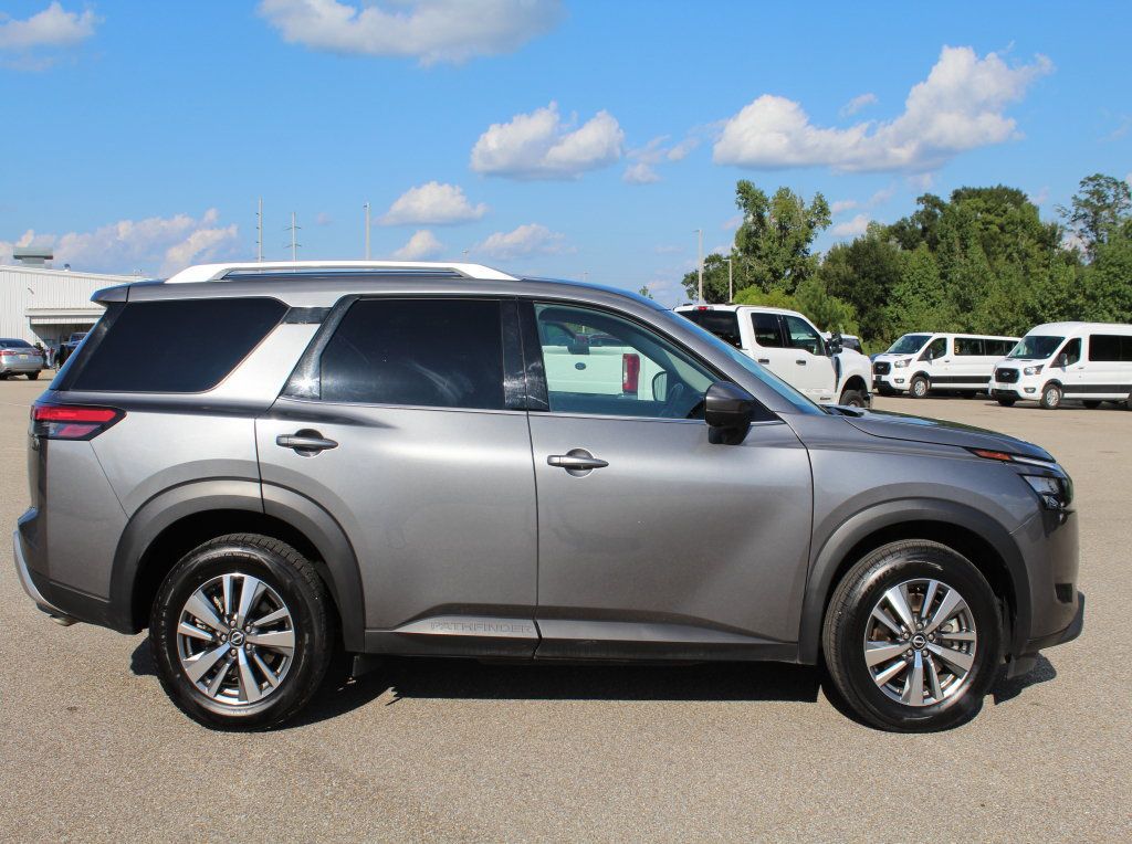 Used 2025 Nissan Pathfinder SL AWD/4WD image 5