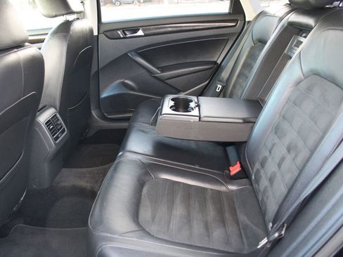 Used 2014 Volkswagen Passat 1.8T SEL Premium image 15