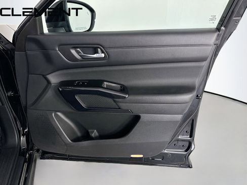 Used 2022 Nissan Pathfinder SV FWD image 36