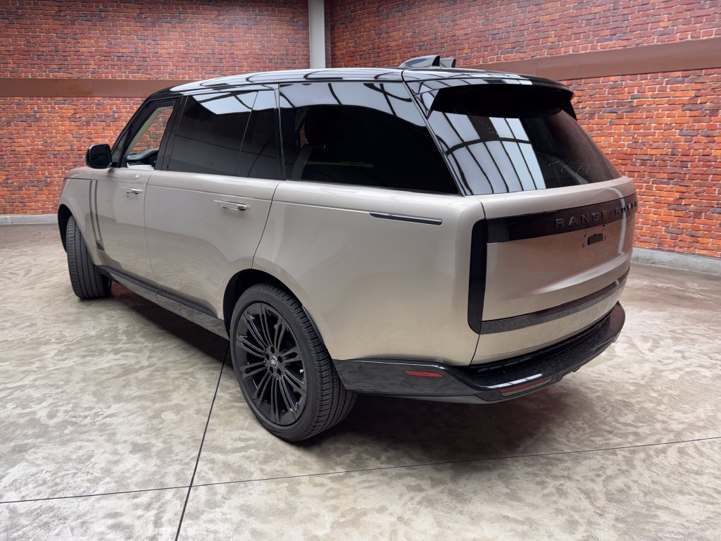 Used 2024 Land Rover Range Rover Long Wheelbase SE AWD/4WD image 3