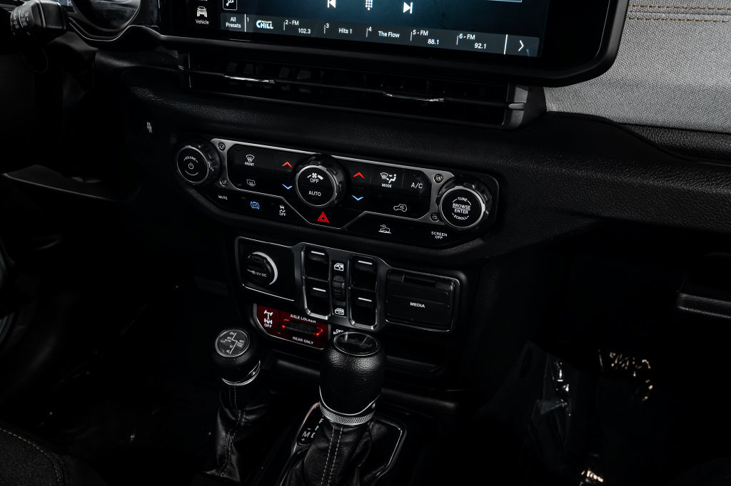 Used 2024 Jeep Wrangler Unlimited AWD/4WD image 24