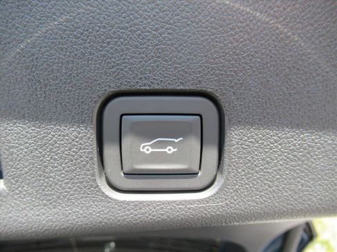 Used 2025 Buick Enclave Preferred w/ Power Package image 35